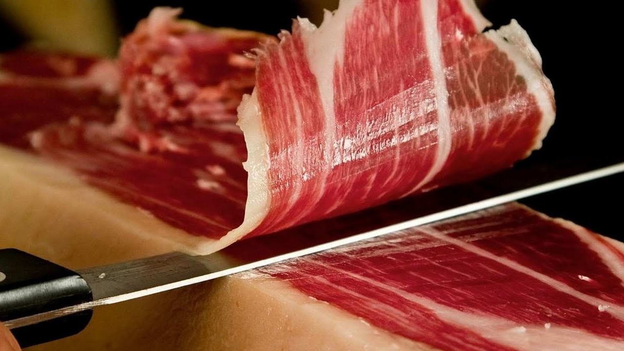 Cerdos ibéricos pastando en la dehesa del Andévalo, Huelva