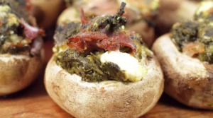 Champiñones rellenos de espinaca con jamón ibérico de bellota